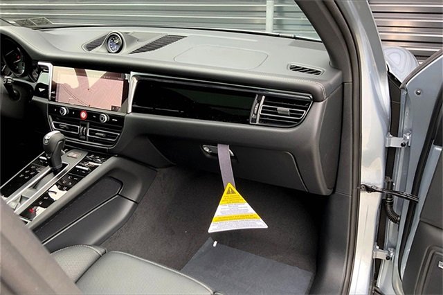 New 2025 Porsche Macan image 22