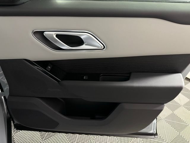 Certified 2026 Land Rover Range Rover Velar Dynamic SE AWD/4WD image 34
