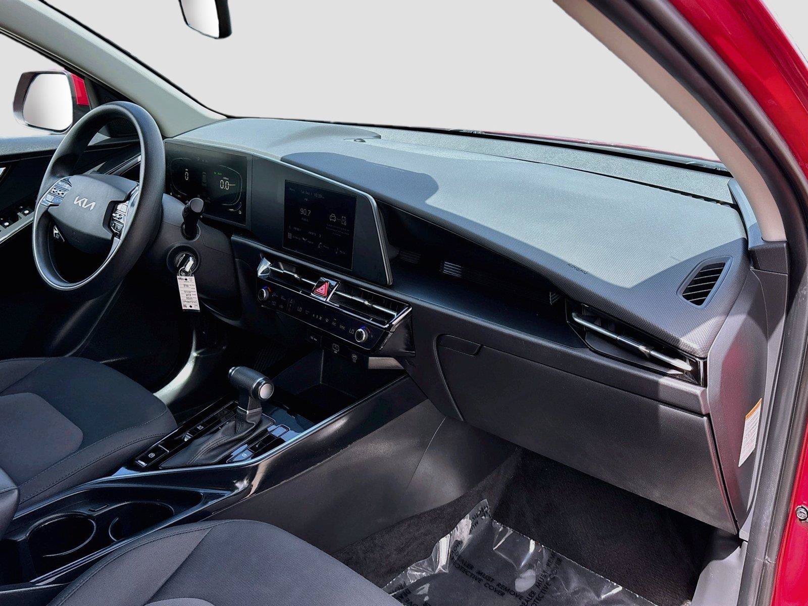 Used 2025 Kia Niro LX FWD image 26