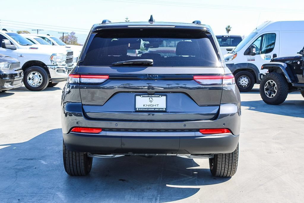 New 2026 Jeep Grand Cherokee Altitude RWD image 8