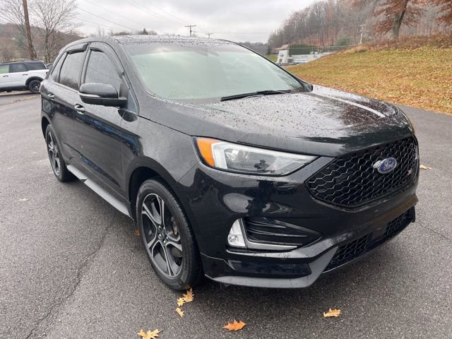 Used 2019 Ford Edge ST w/ Cold Weather Package image 3