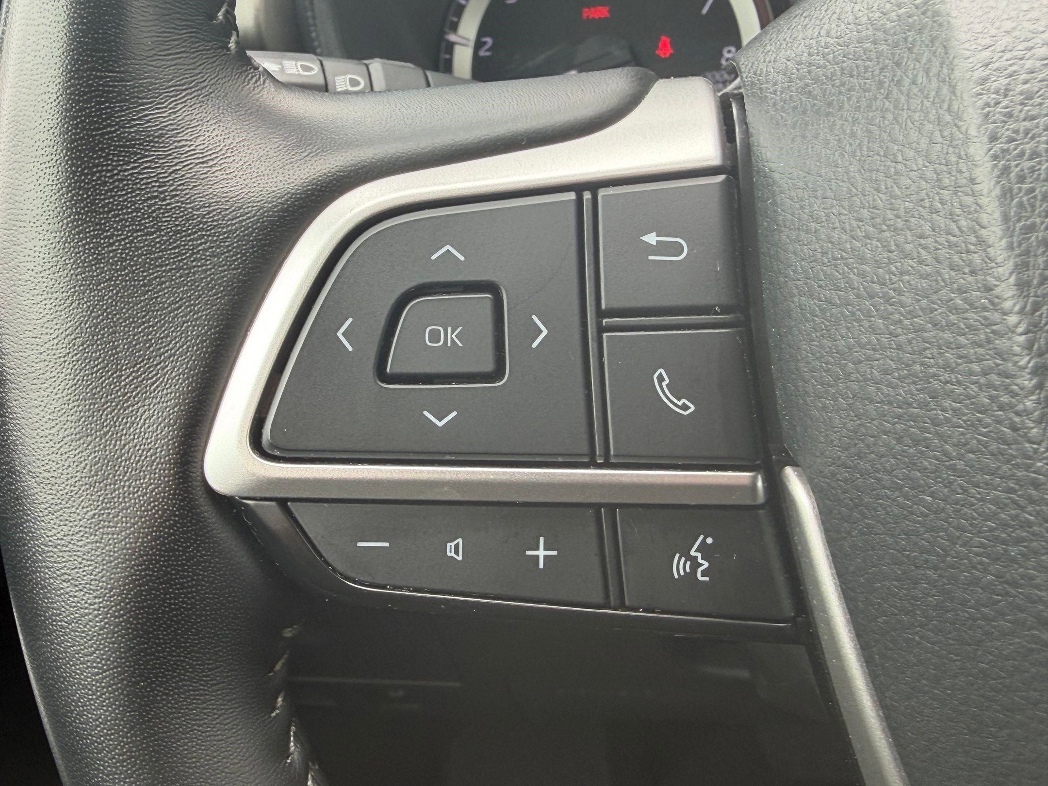 Used 2025 Toyota Highlander LE image 17