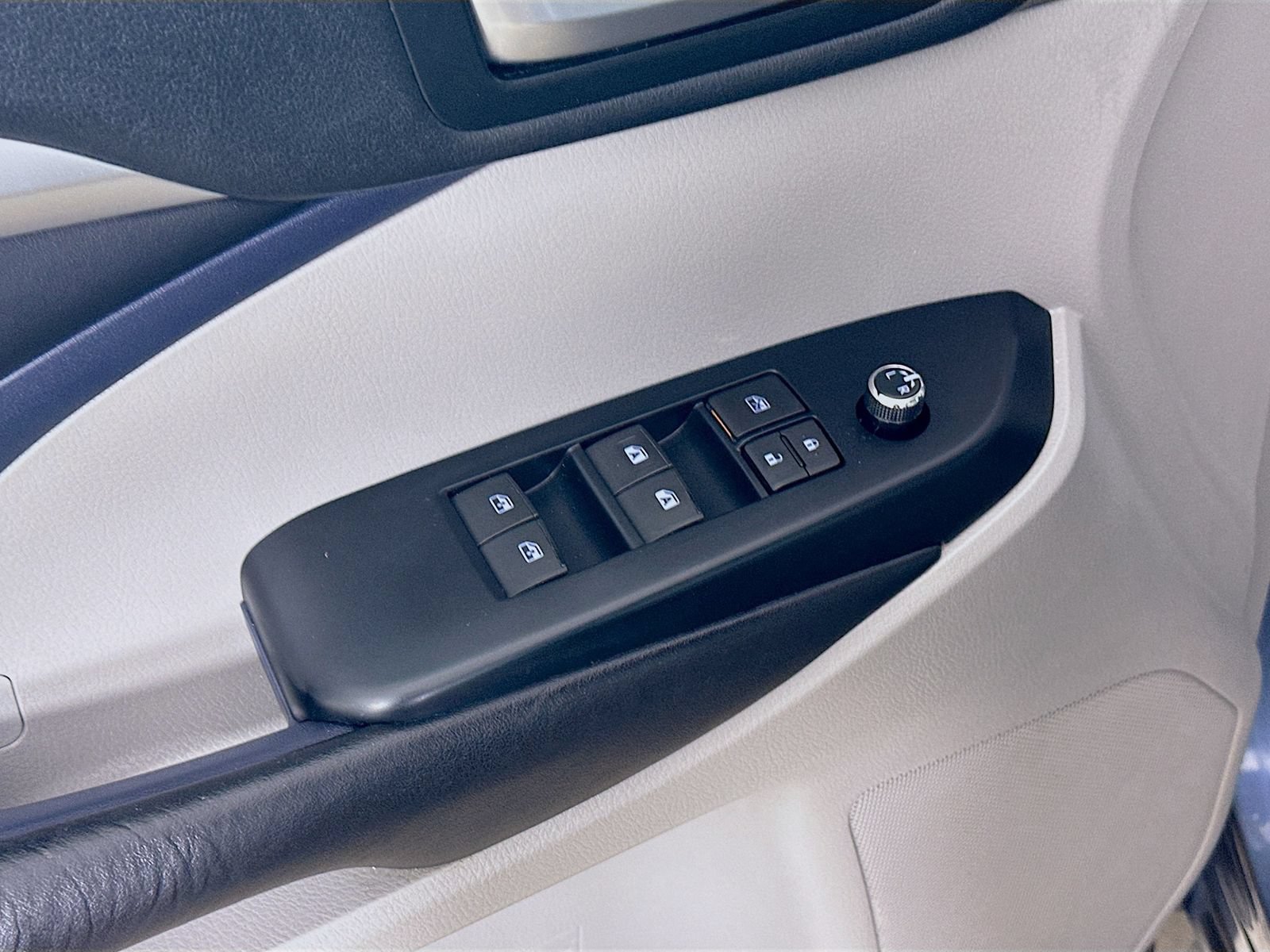 Used 2019 Toyota Highlander XLE AWD/4WD image 17