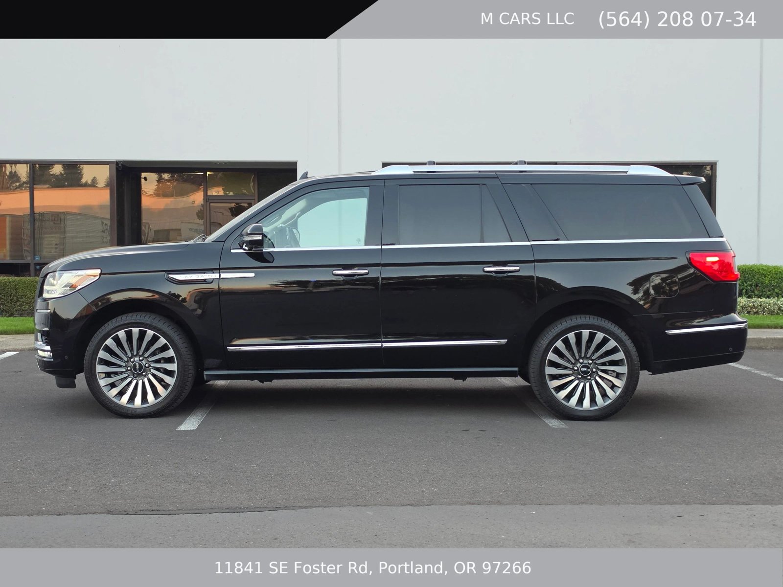 Used 2018 Lincoln Navigator L Reserve w/ Technology Package AWD/4WD image 3