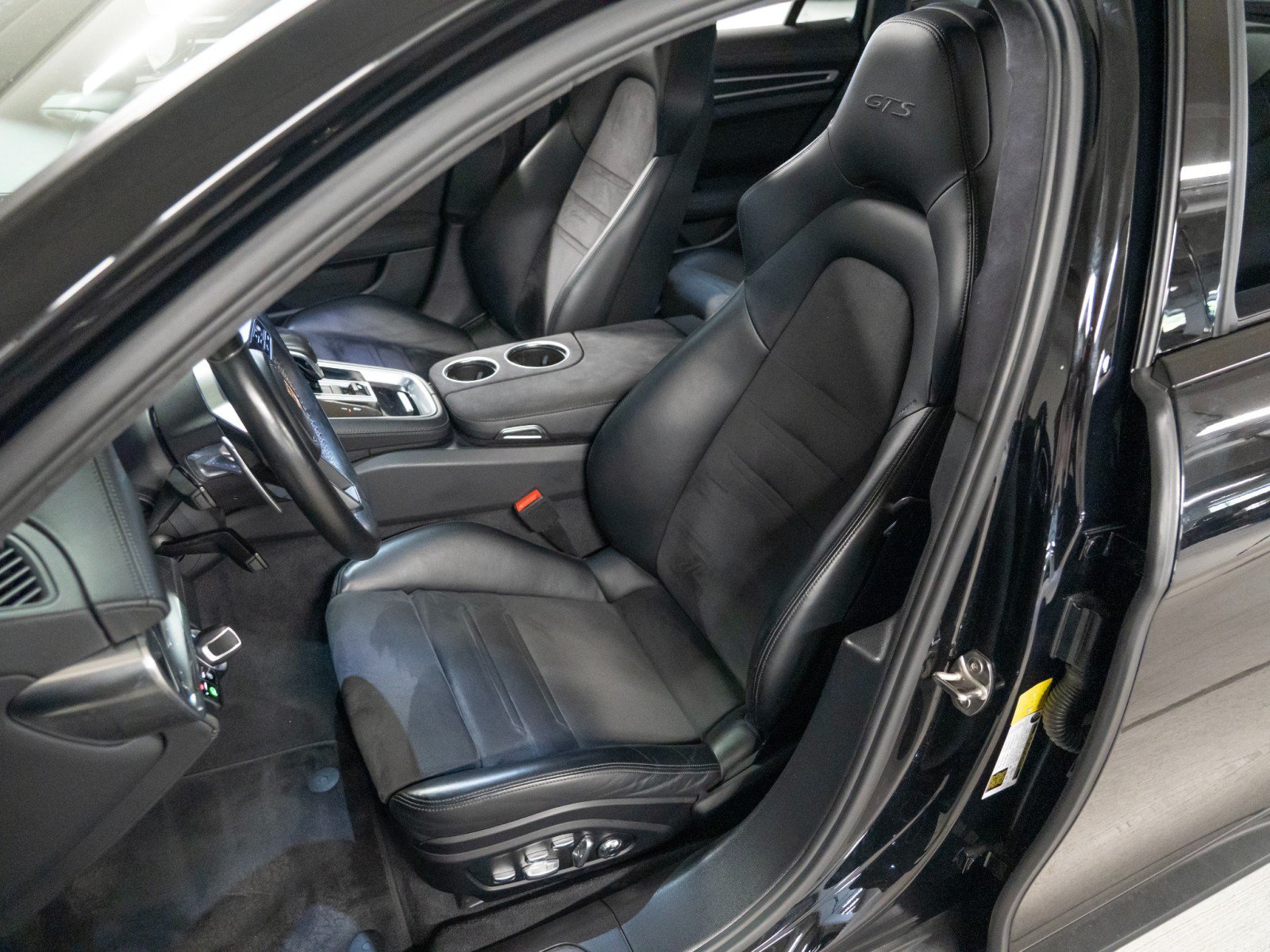 Certified 2020 Porsche Panamera GTS AWD/4WD image 5