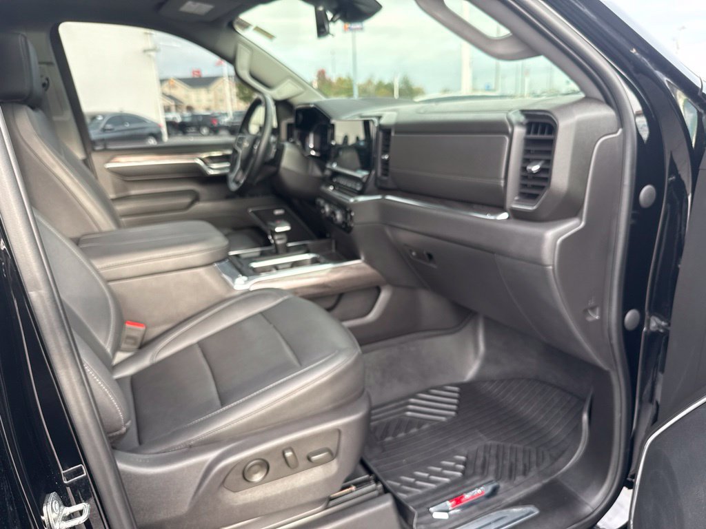 Used 2023 Chevrolet Silverado 1500 LTZ w/ LTZ Premium Package AWD/4WD image 41