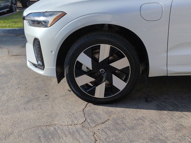 Used 2025 Volvo XC60 T8 Plus w/ Protection Package Premier AWD/4WD image 24
