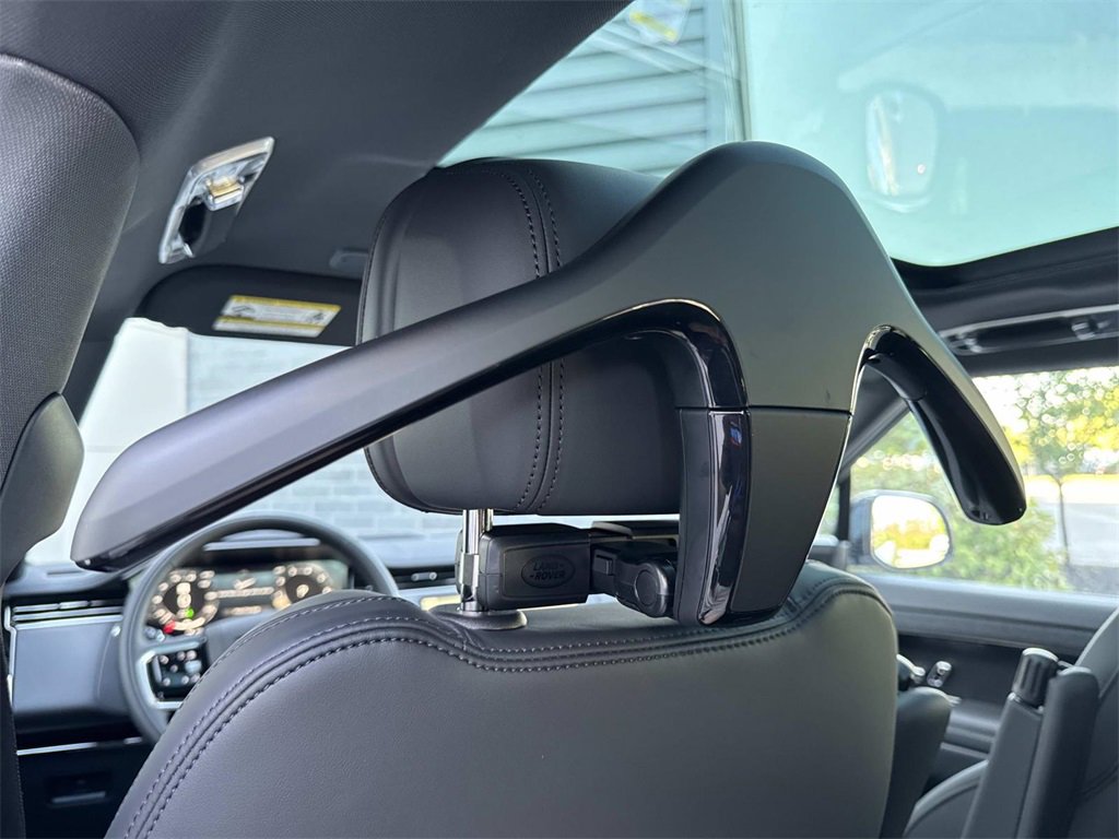 New 2025 Land Rover Range Rover Sport SE image 16