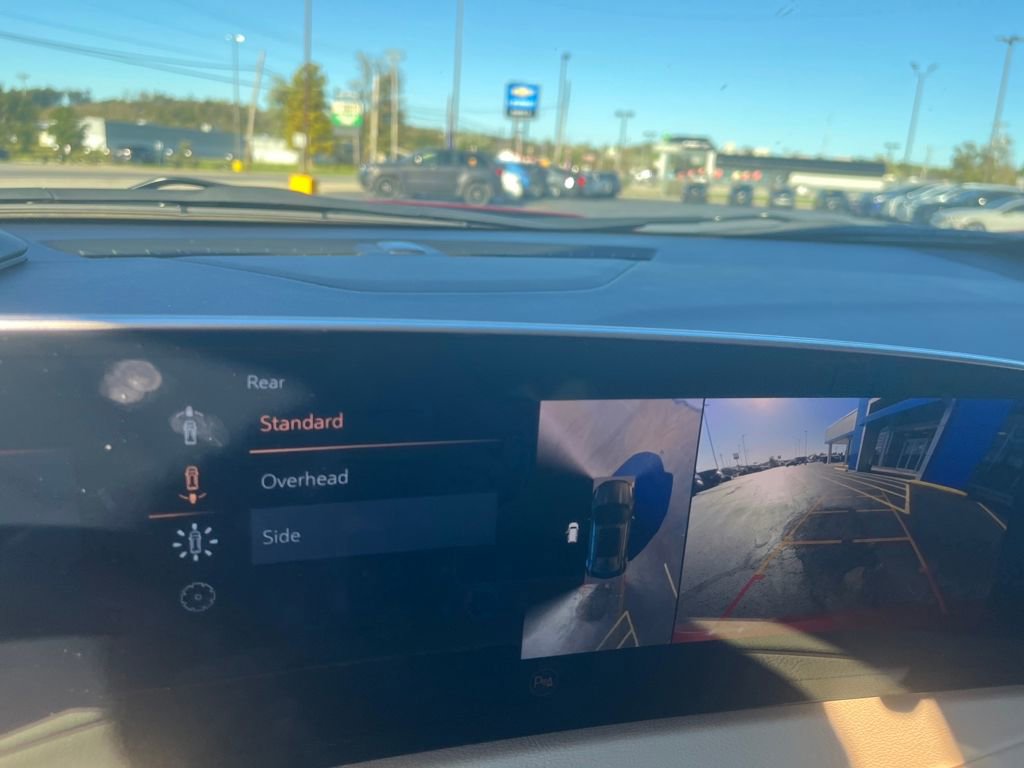 Used 2025 Cadillac XT4 Premium Luxury w/ Technology Package image 14