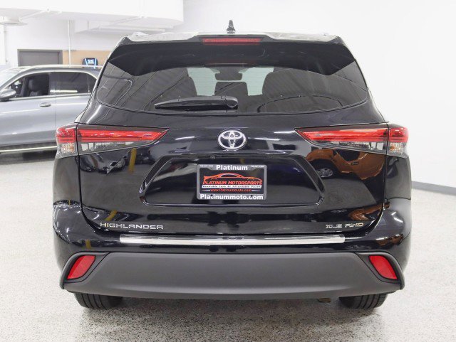 Used 2020 Toyota Highlander XLE AWD/4WD image 13
