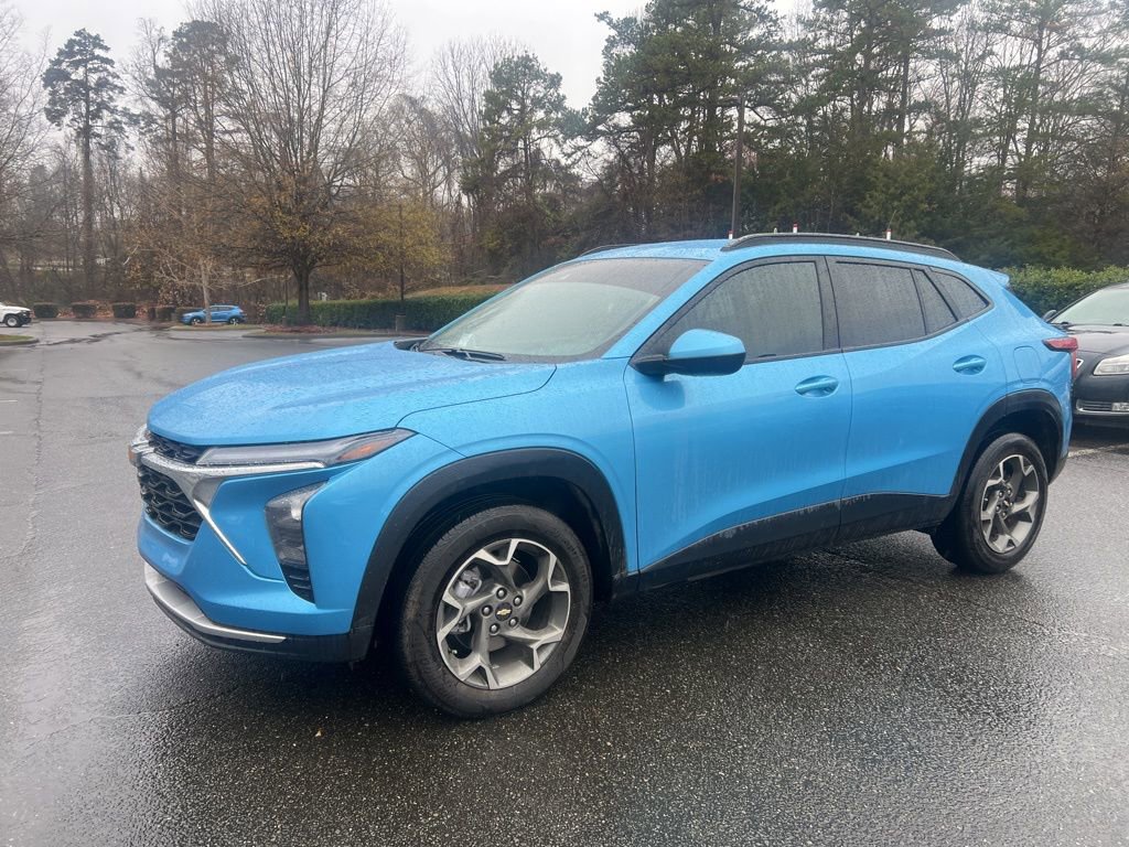 Used 2025 Chevrolet Trax LT w/ Driver Confidence Package