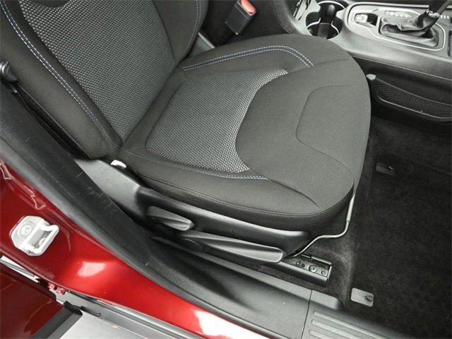 Used 2019 Jeep Cherokee Latitude w/ Cold Weather Group image 31