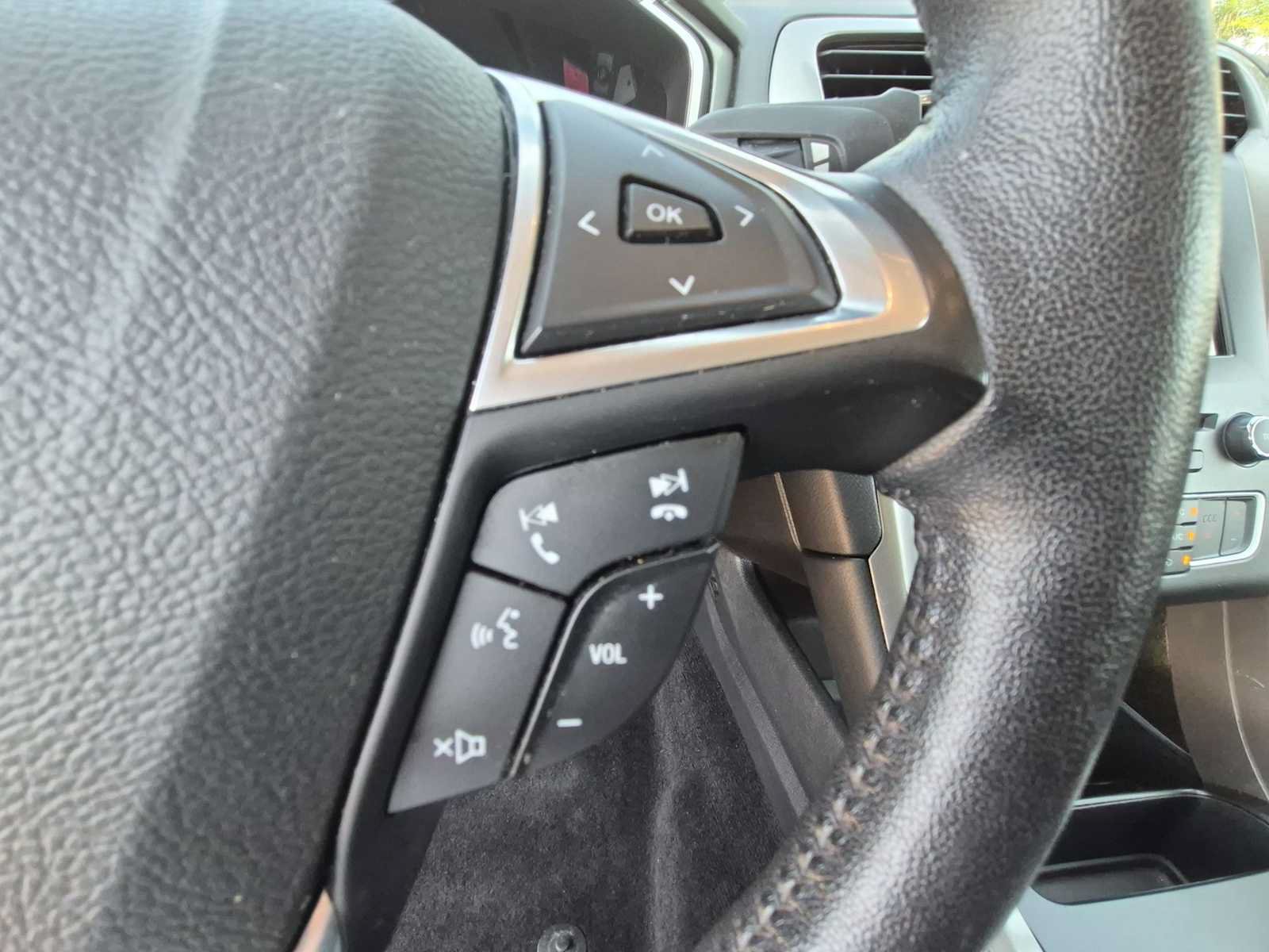 Used 2018 Ford Fusion SE w/ Fusion SE Technology Package FWD image 23