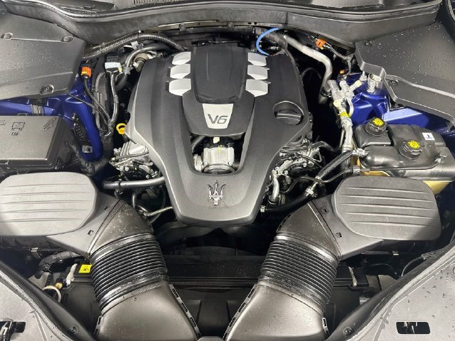 Used 2022 Maserati Levante GT AWD/4WD image 38