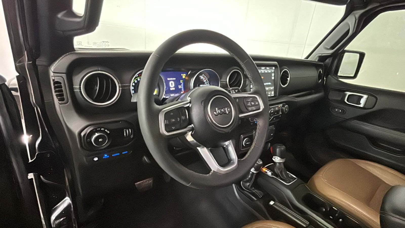 Used 2023 Jeep Wrangler Unlimited Sahara w/ Cold Weather Group AWD/4WD image 16