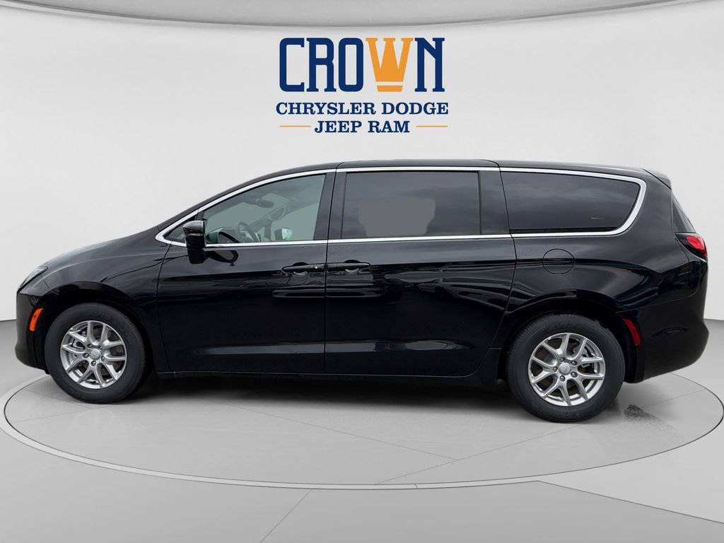 New 2027 Chrysler Pacifica Select FWD image 6