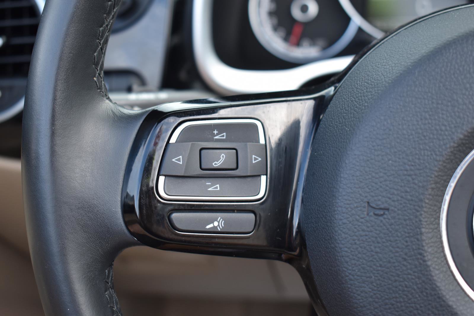 Used 2014 Volkswagen Beetle 1.8T FWD image 33