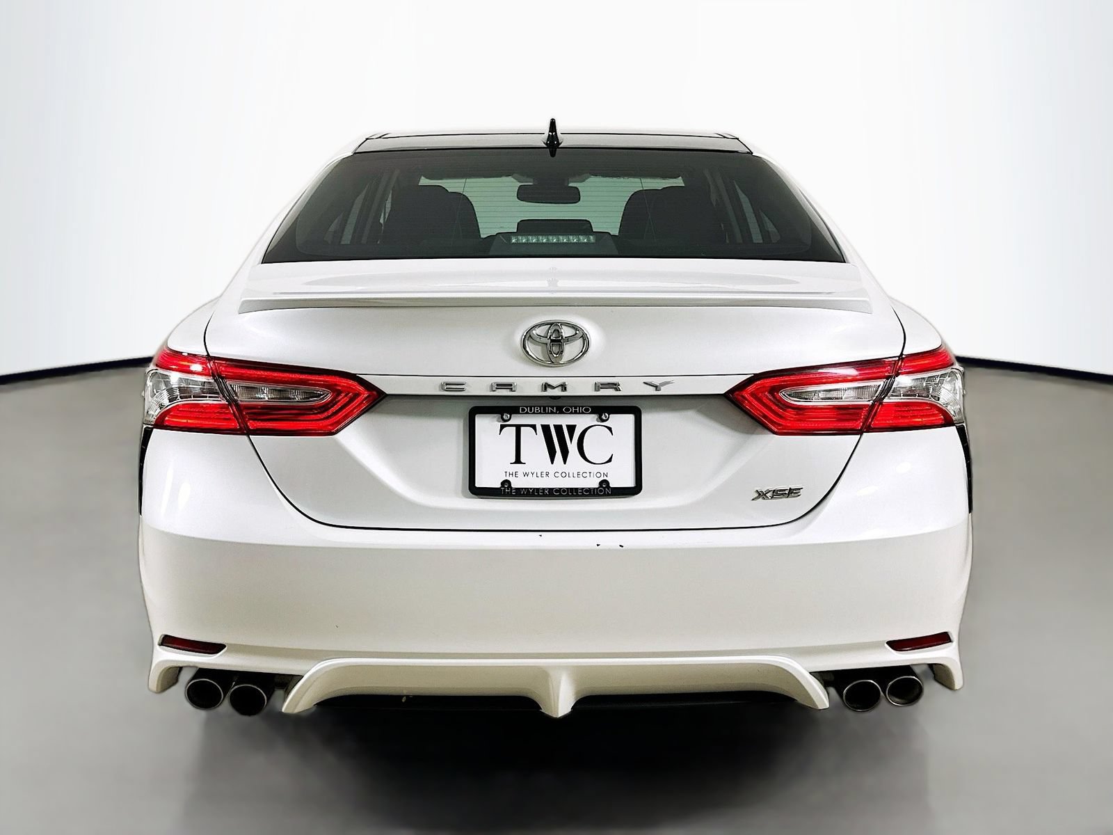 Used 2020 Toyota Camry XSE FWD image 6