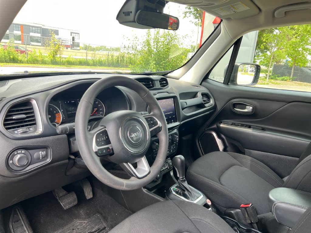 Used 2023 Jeep Renegade Latitude AWD/4WD image 18
