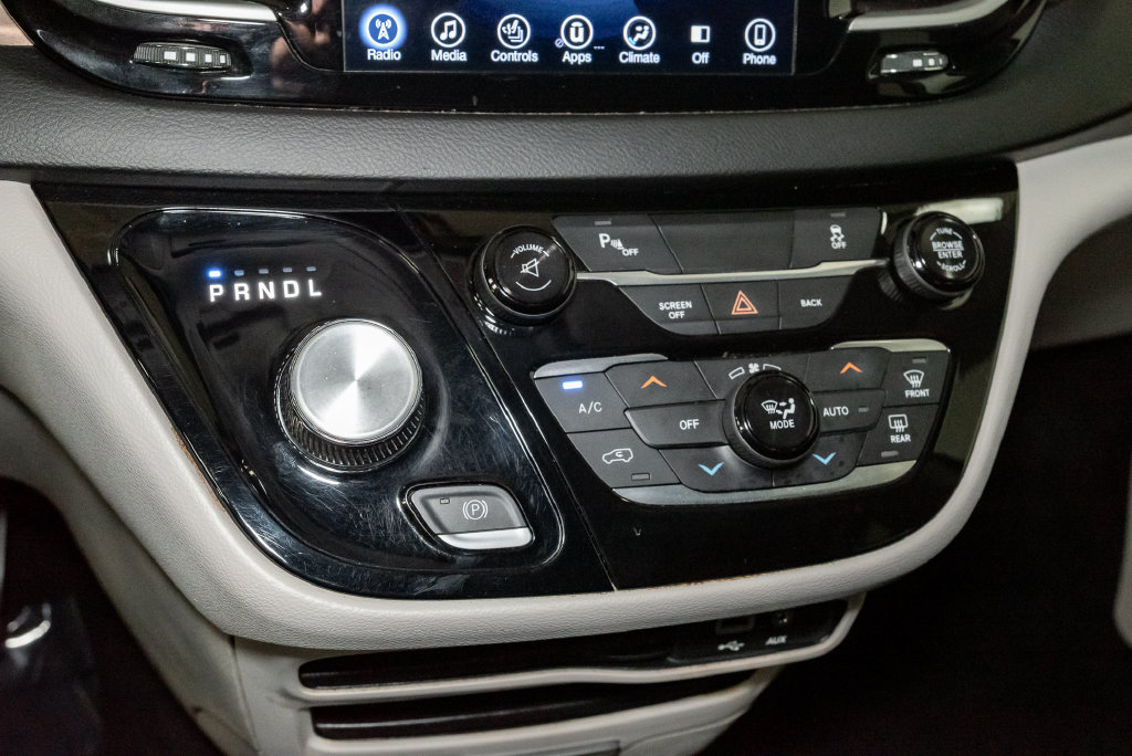 Used 2017 Chrysler Pacifica Touring-L FWD image 16