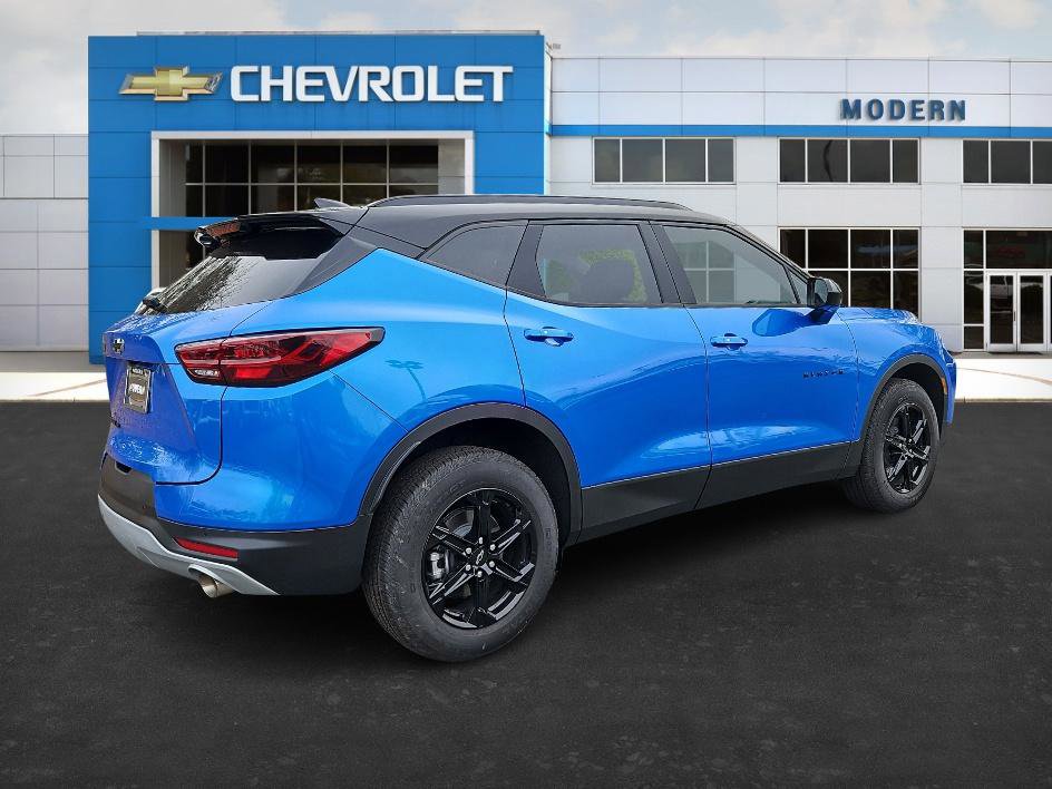 New 2025 Chevrolet Blazer LT w/ Midnight/Sport Edition image 5