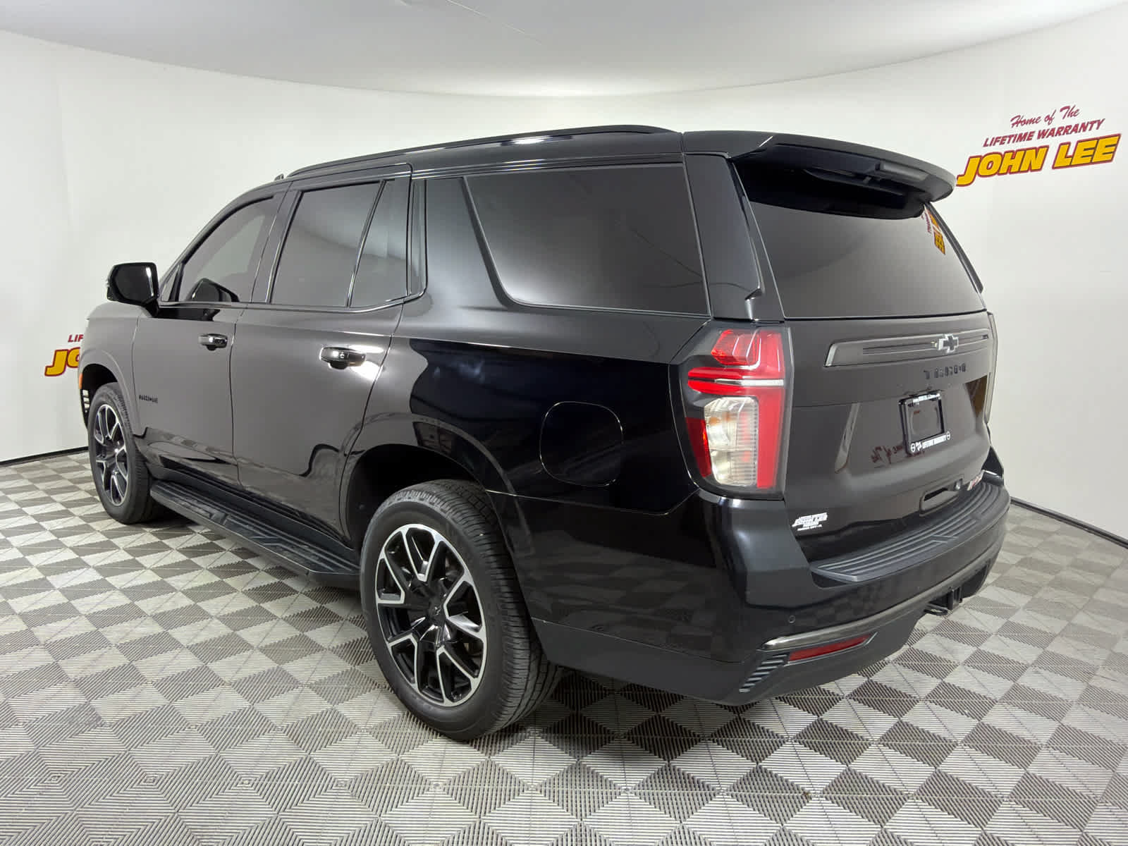 Used 2022 Chevrolet Tahoe RST w/ Luxury Package AWD/4WD image 3