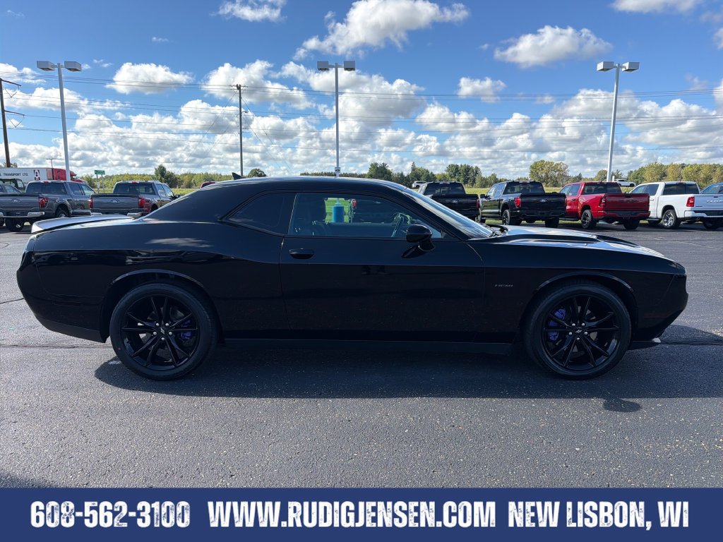 Used 2017 Dodge Challenger R/T w/ Driver Convenience Group RWD image 6