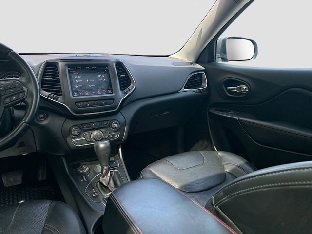 Used 2019 Jeep Cherokee Trailhawk AWD/4WD image 25