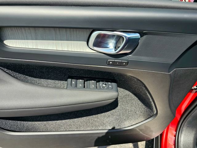 Used 2024 Volvo XC40 B5 Core AWD/4WD image 21