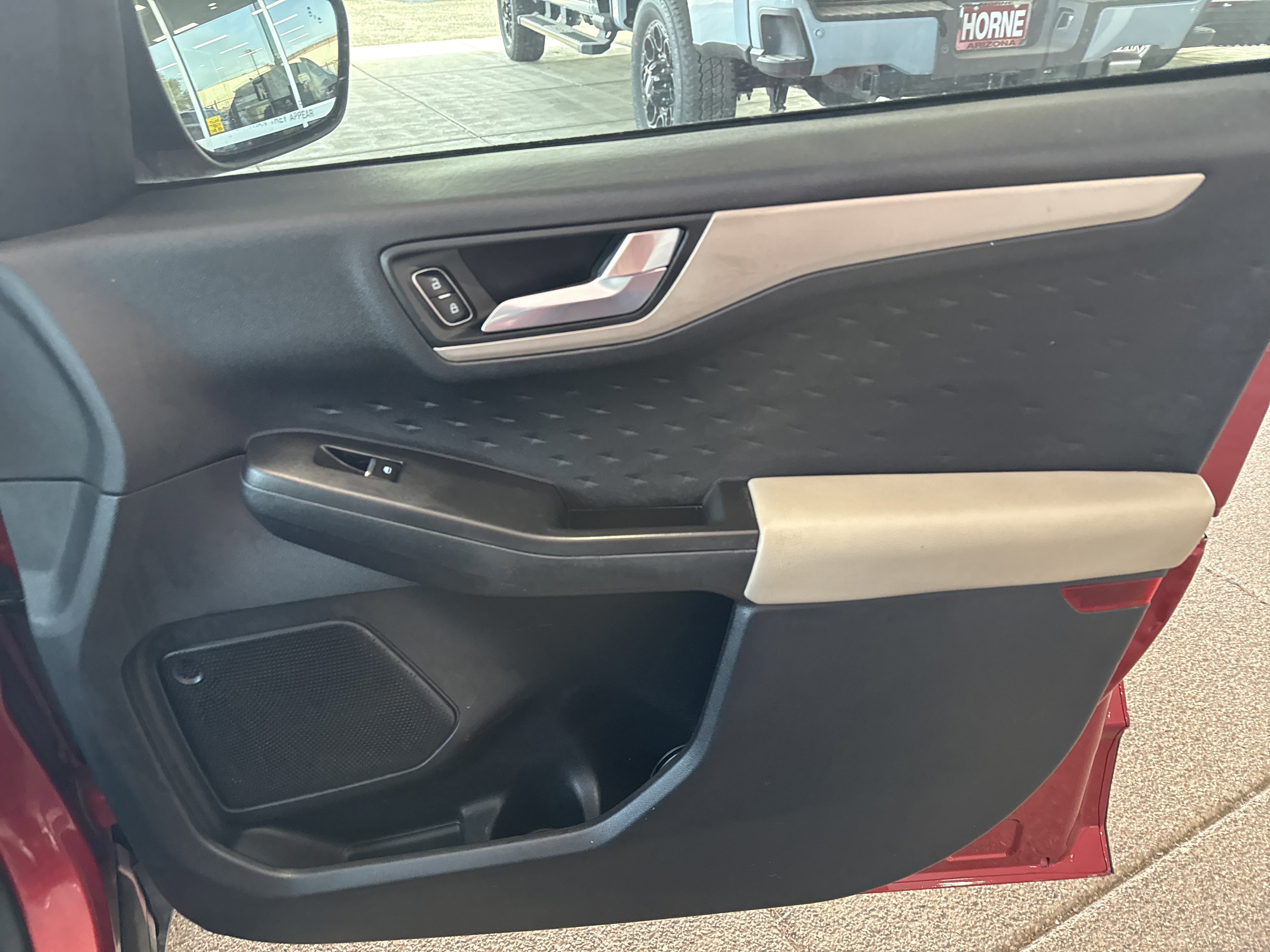 Used 2020 Ford Escape SE Sport image 17