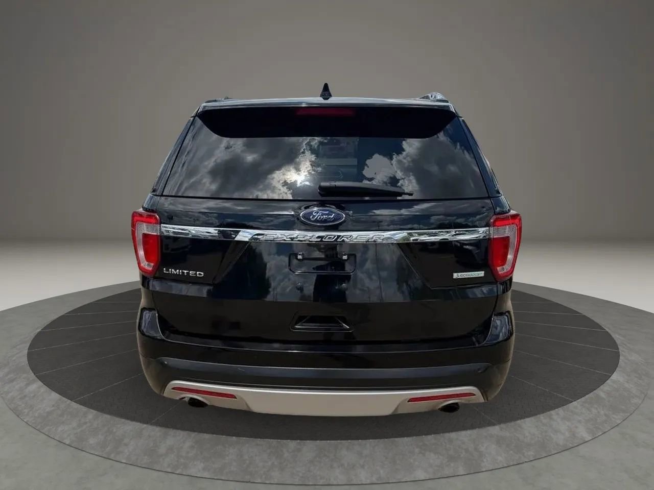 Used 2017 Ford Explorer Limited w/ Equipment Group 301A FWD image 11