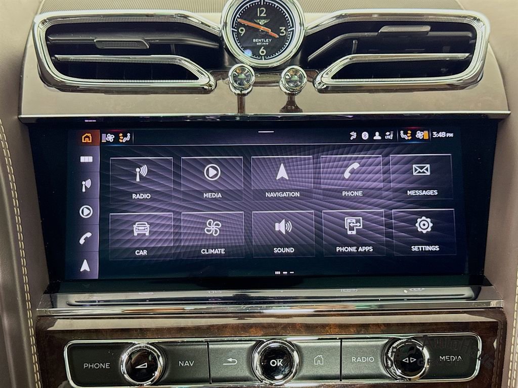 Used 2021 Bentley Bentayga AWD/4WD image 18