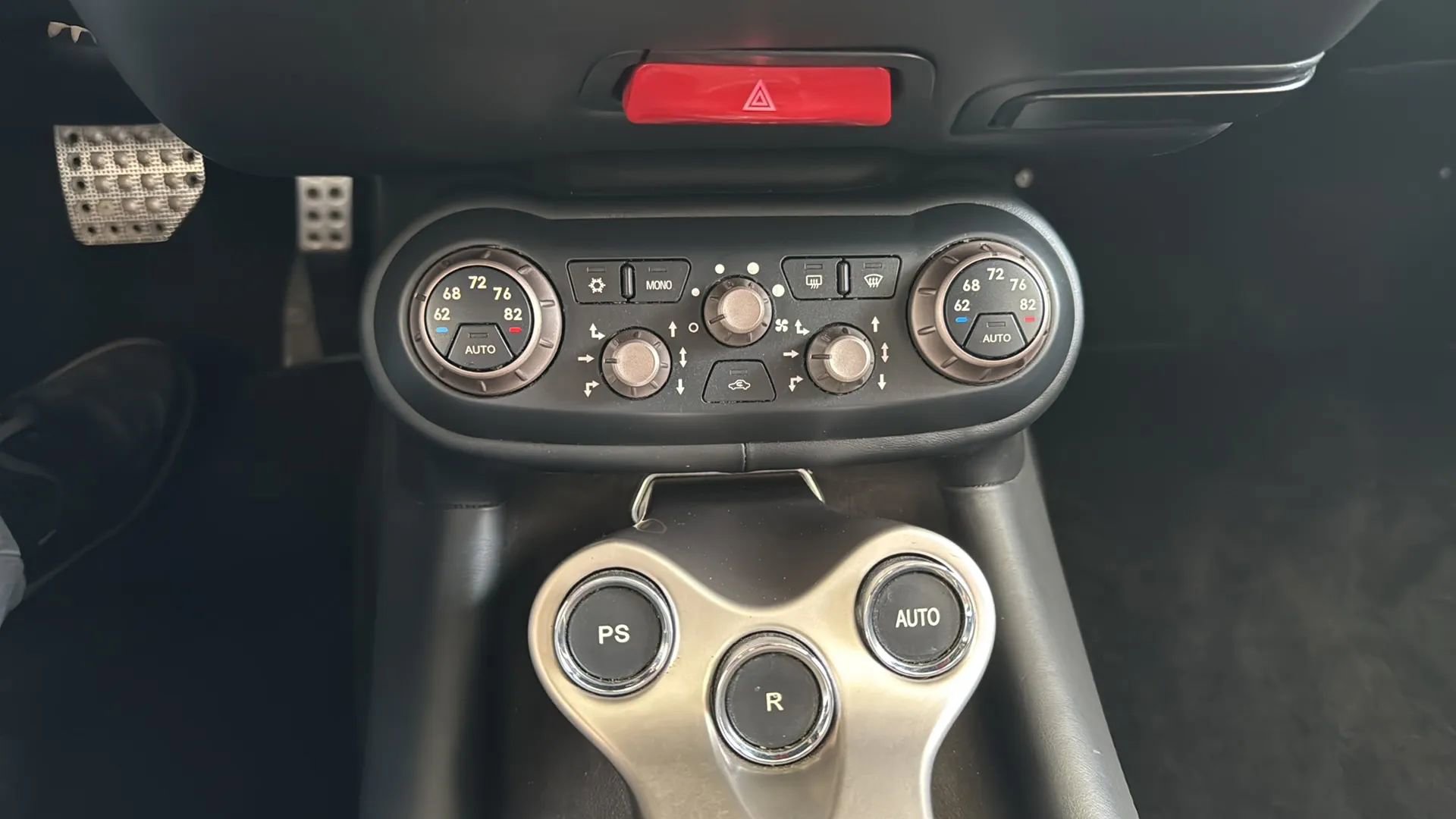 Used 2010 Ferrari California RWD image 11