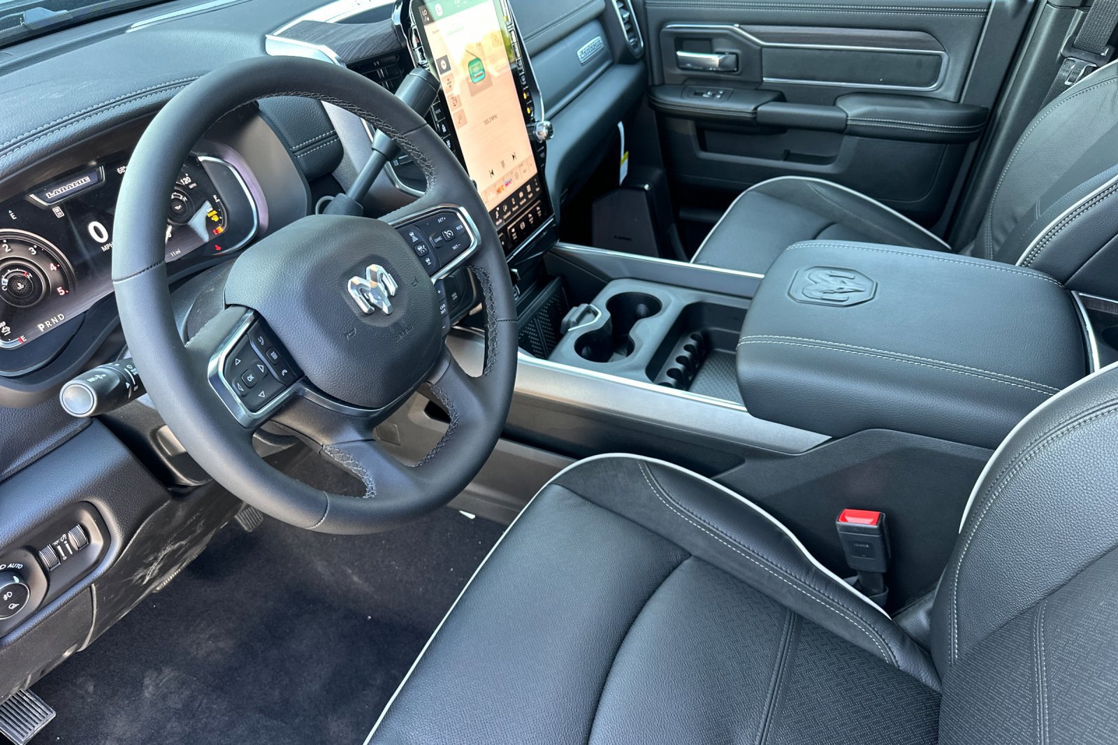 New 2026 RAM 2500 Laramie AWD/4WD image 9