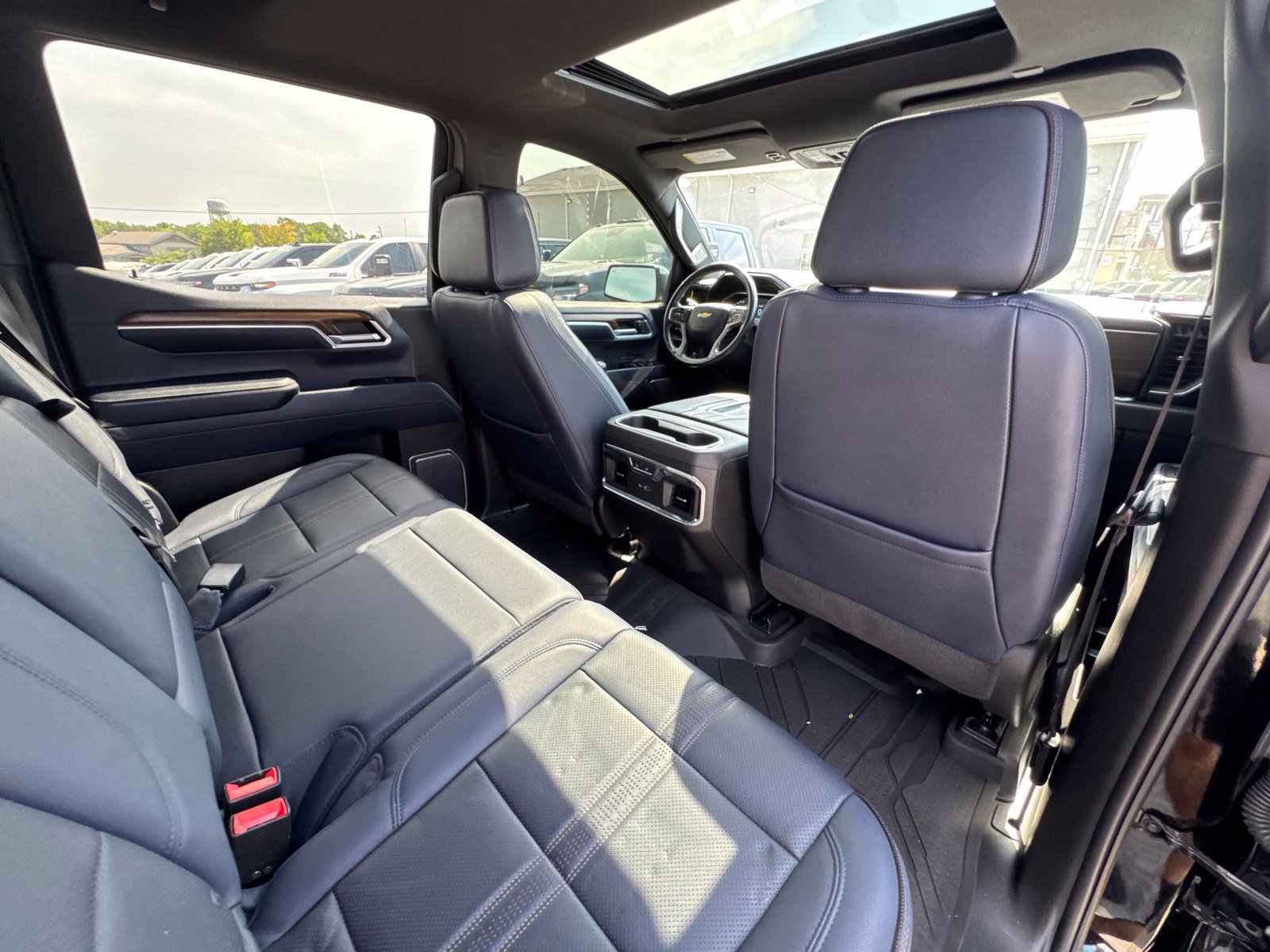 Used 2022 Chevrolet Silverado 1500 High Country w/ High Country Premium Package AWD/4WD image 33