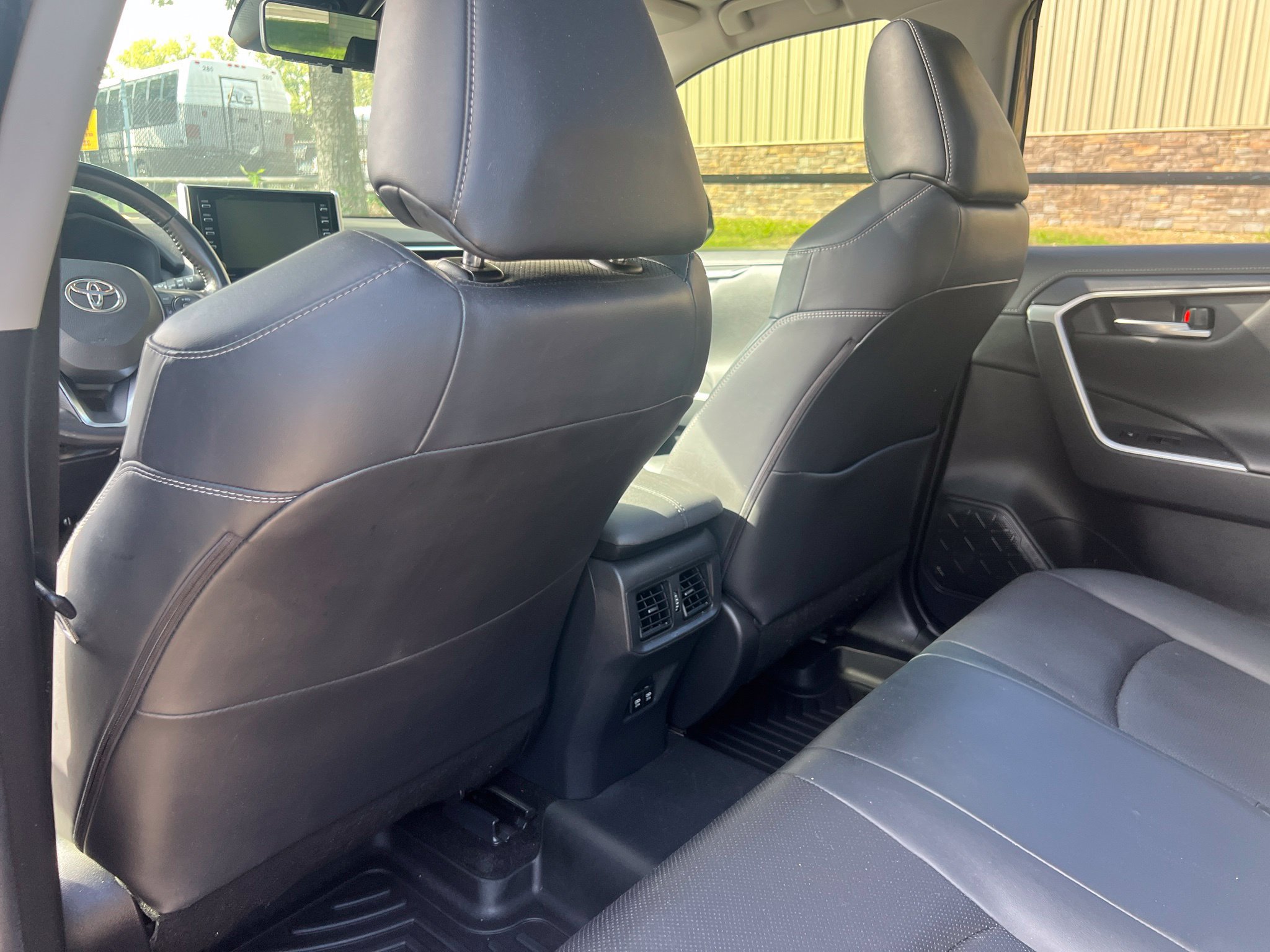 Used 2019 Toyota RAV4 Limited w/ Advanced Technology Package FWD image 14