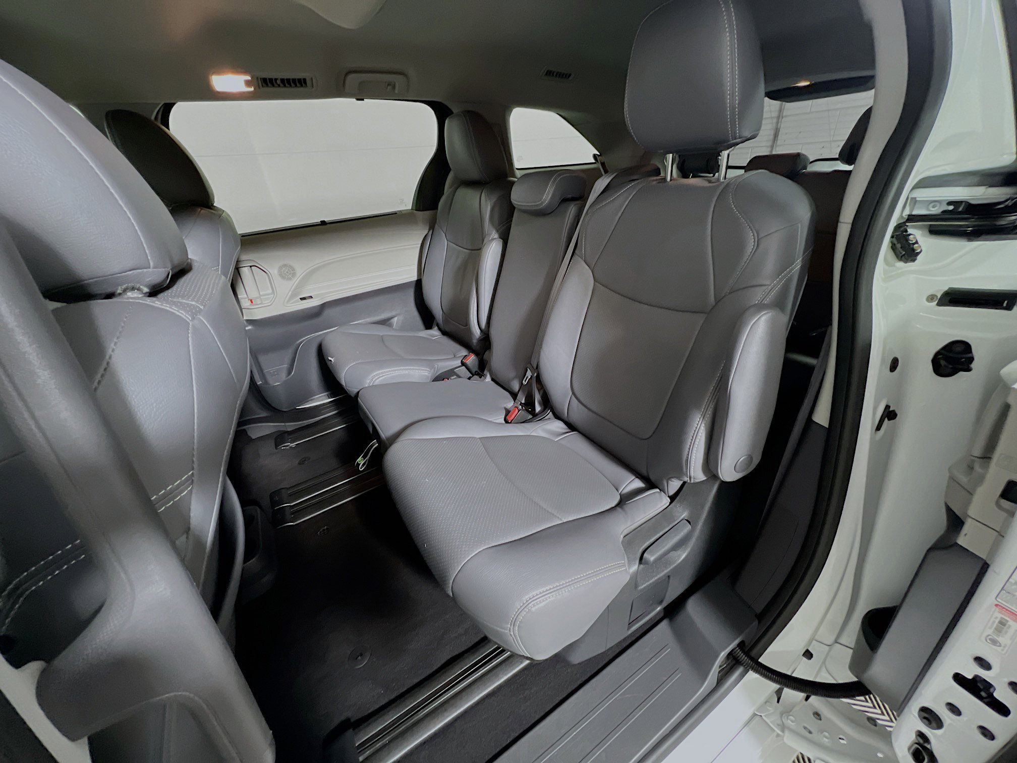 Used 2023 Toyota Sienna LE image 29