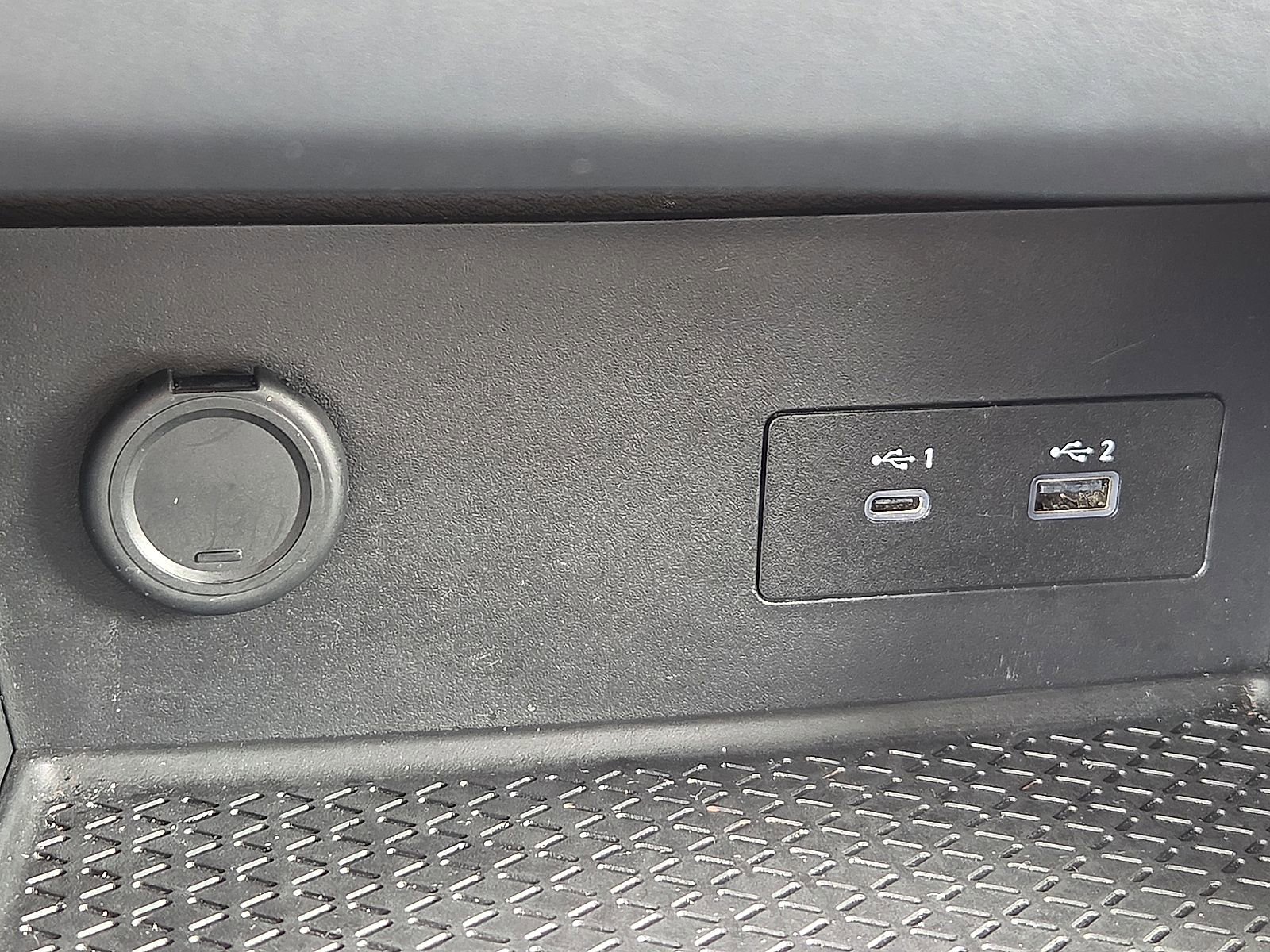 Used 2025 Nissan Pathfinder SV FWD image 17
