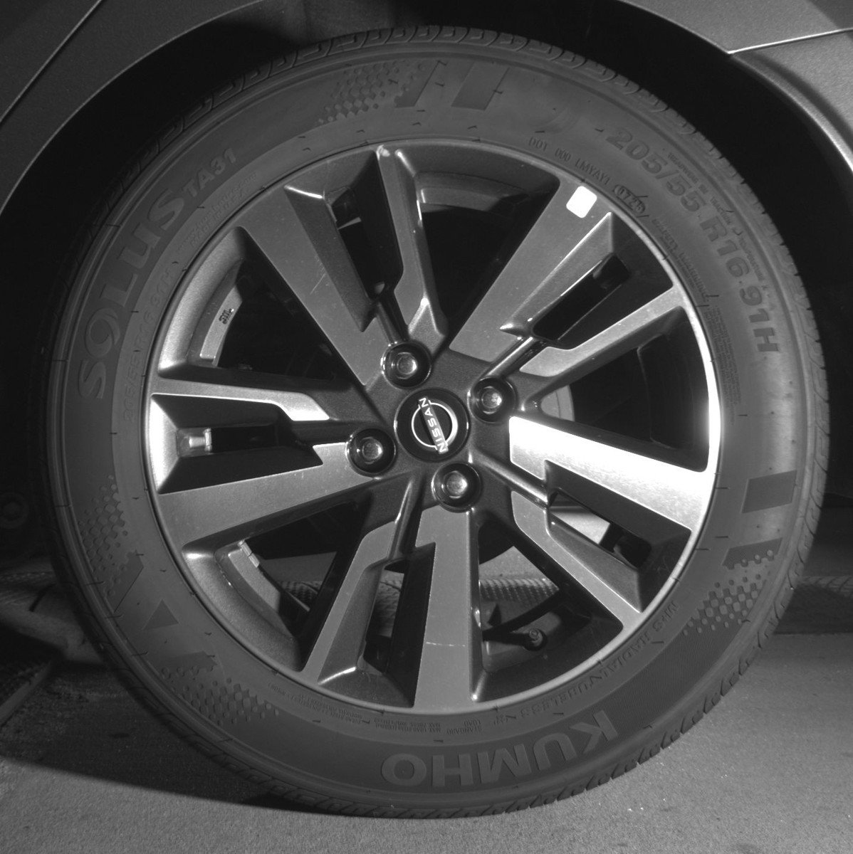 Used 2025 Nissan Versa SV FWD image 14