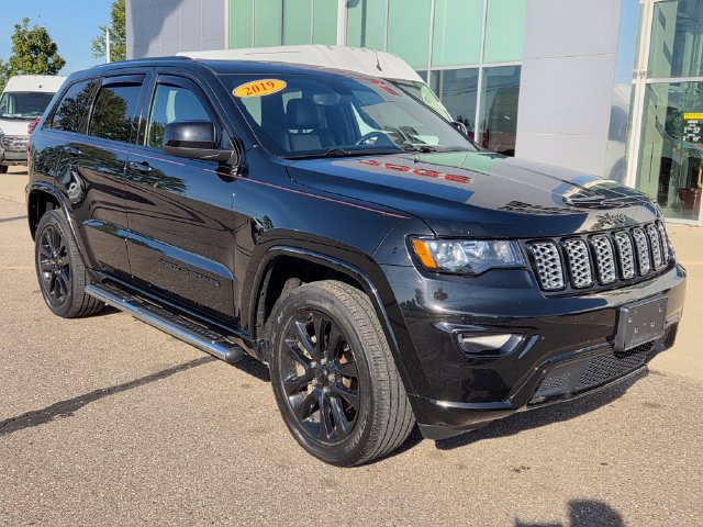 Used 2019 Jeep Grand Cherokee Altitude AWD/4WD image 3