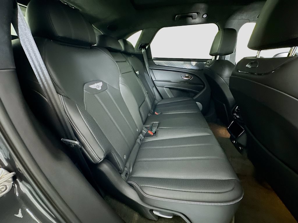 Used 2023 Bentley Bentayga AWD/4WD image 29