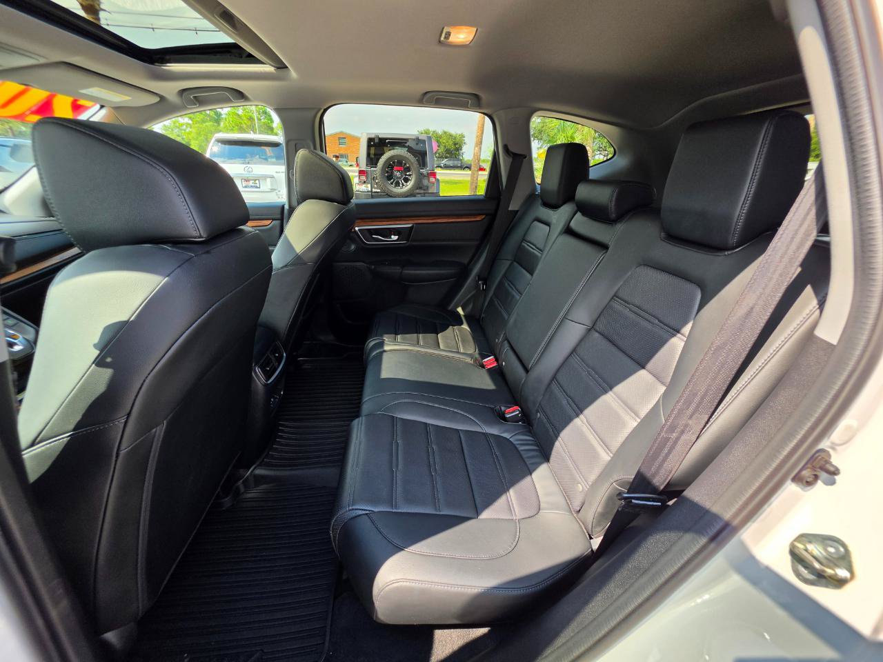 Used 2020 Honda CR-V Touring image 11