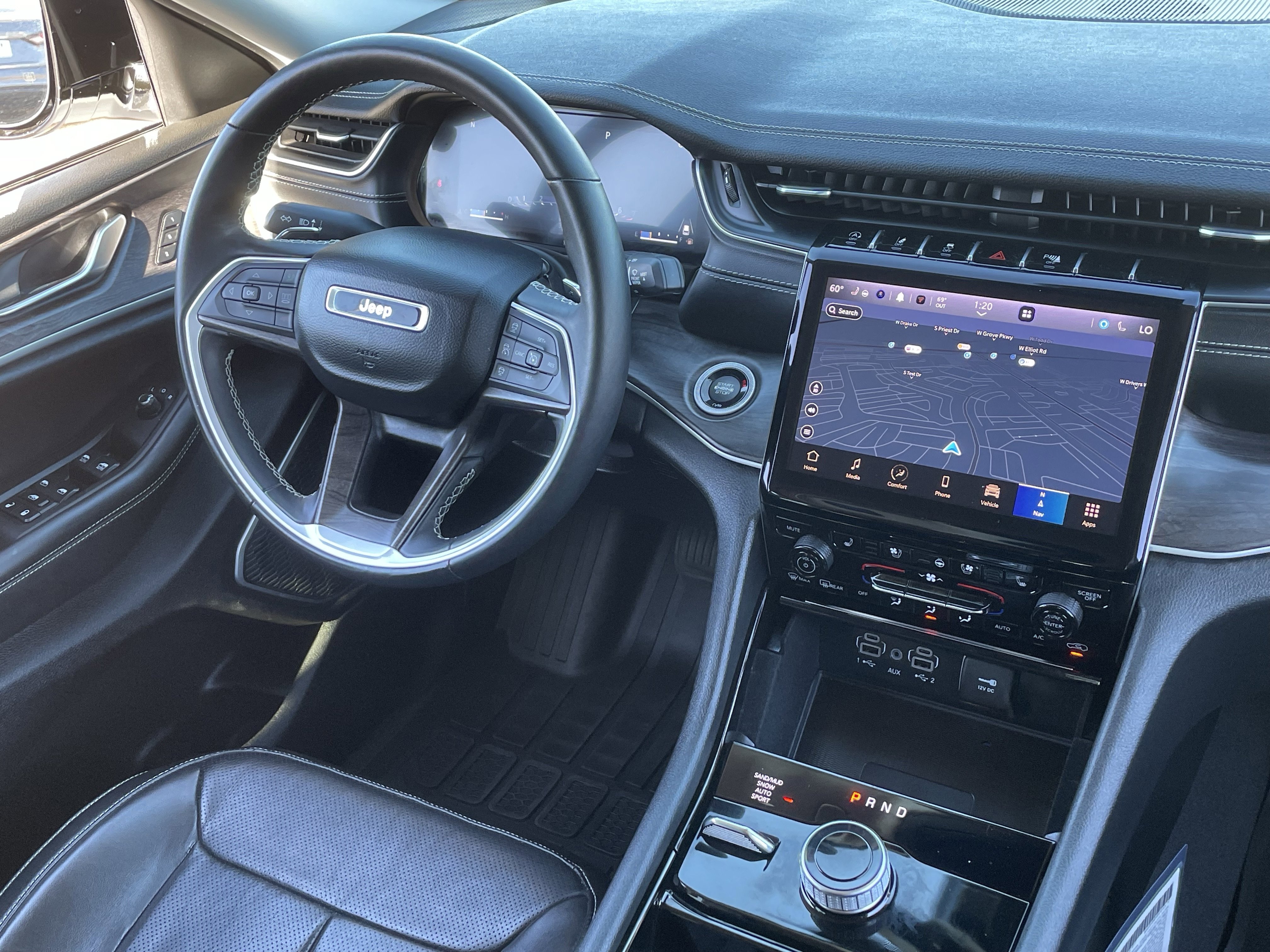 Certified 2022 Jeep Grand Cherokee L Limited w/ Luxury Tech Group II image 13