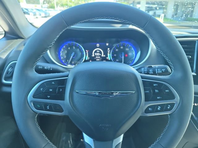 Used 2025 Chrysler Pacifica Select image 24