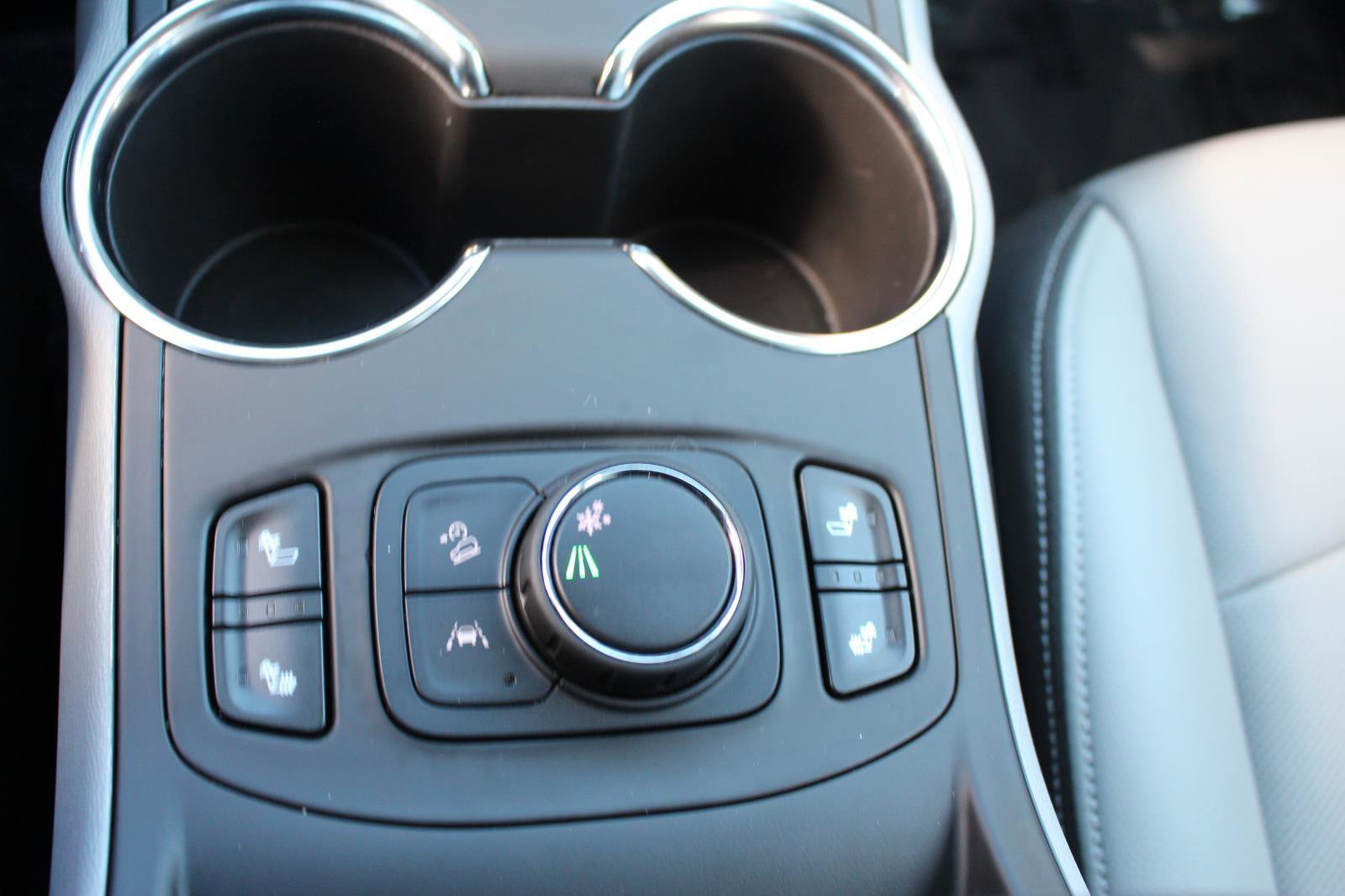 Used 2024 GMC Terrain SLT image 26