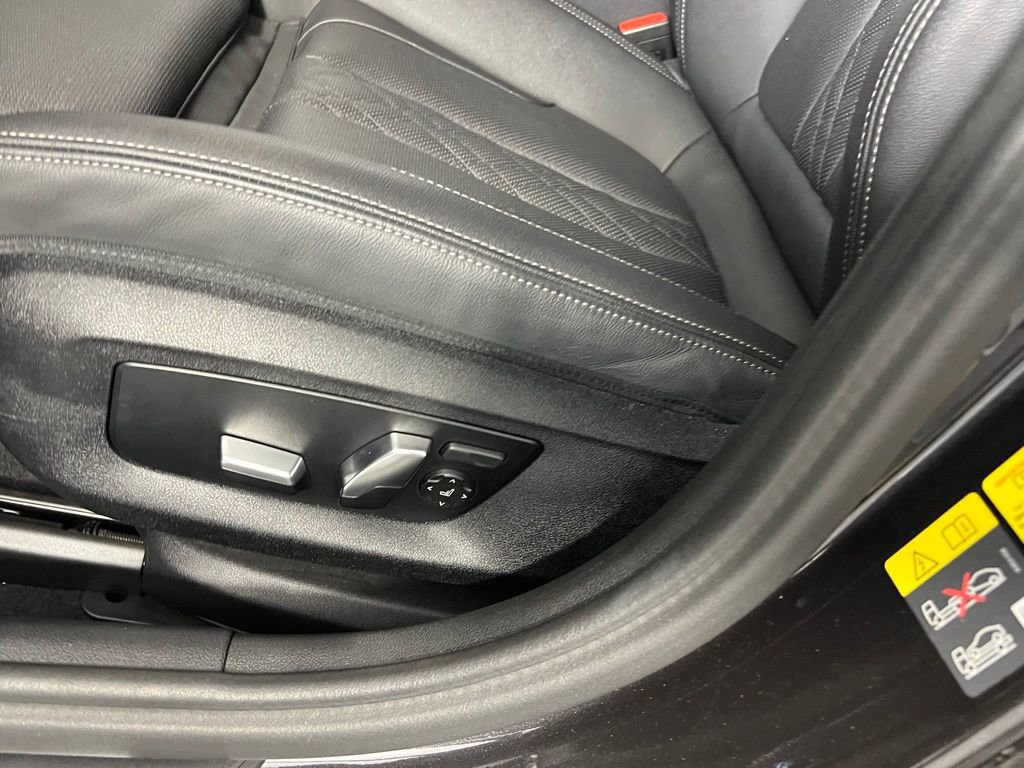 Used 2023 BMW 530e w/ M Sport Package image 23