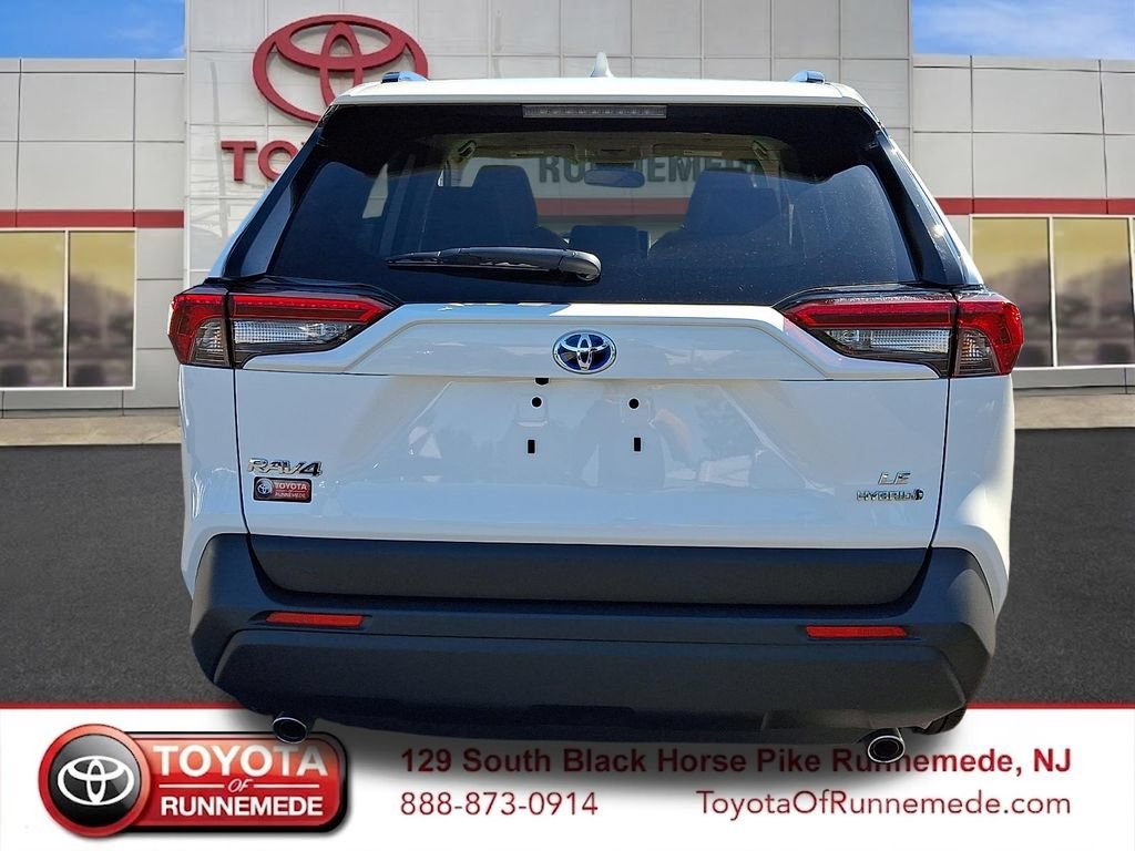 Certified 2023 Toyota RAV4 LE AWD/4WD image 5