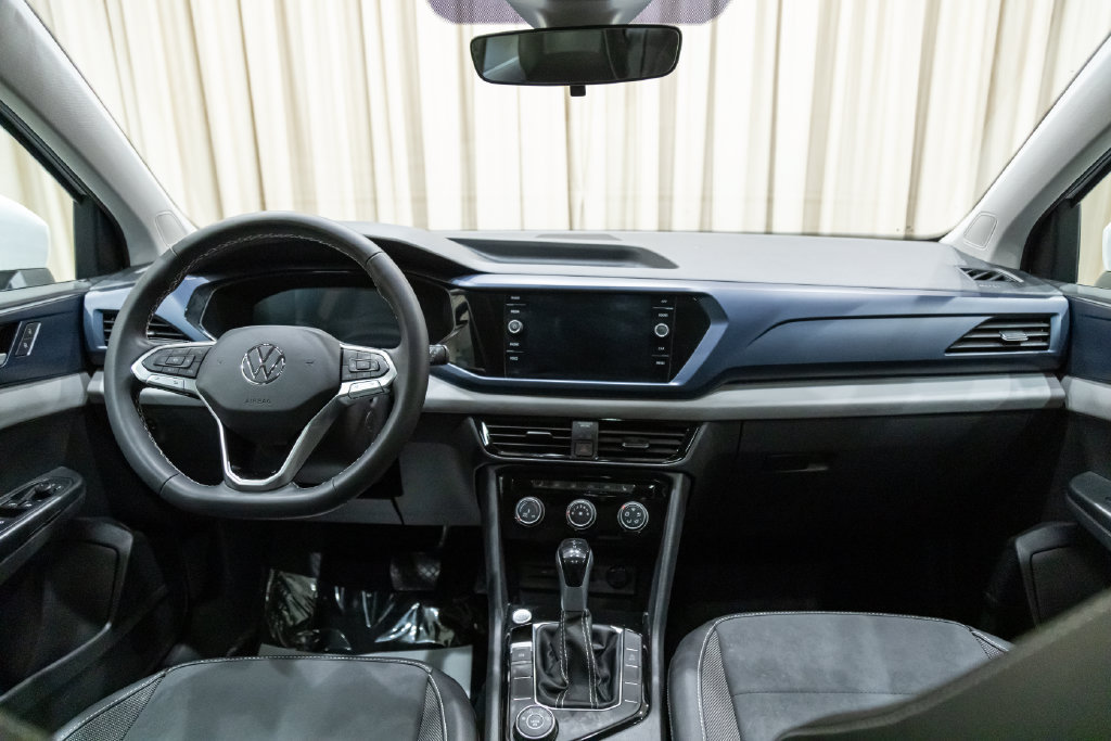 Used 2023 Volkswagen Taos SE w/ Panoramic Sunroof Package AWD/4WD image 18