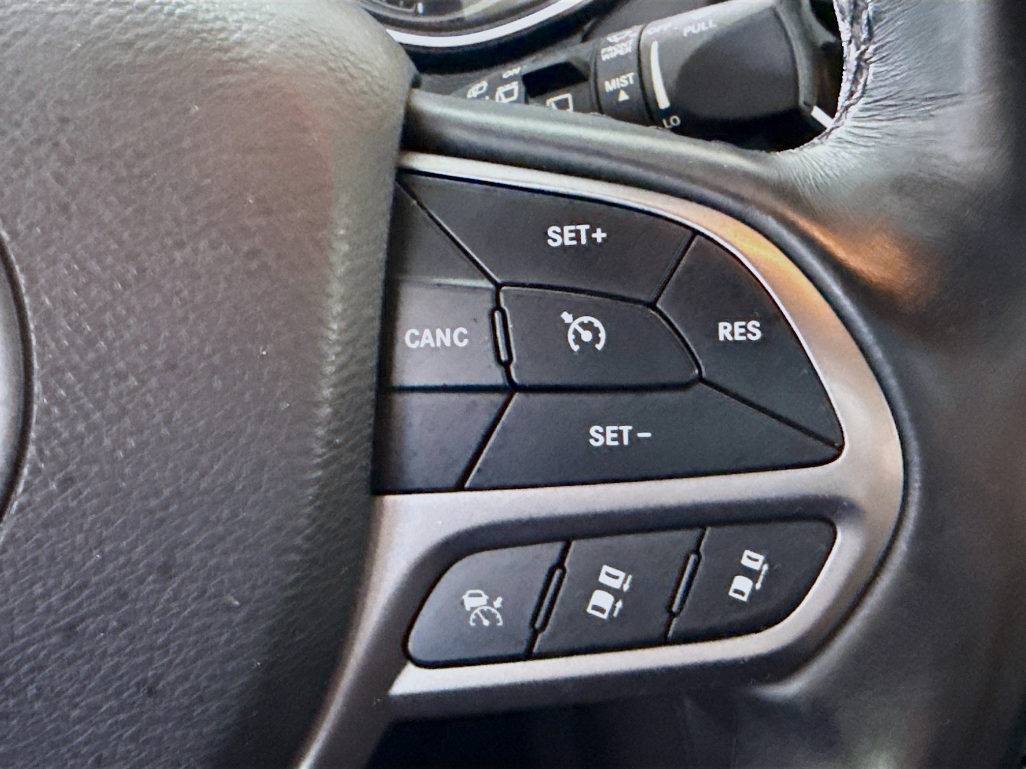 Used 2019 Jeep Cherokee Overland w/ Technology Group image 15
