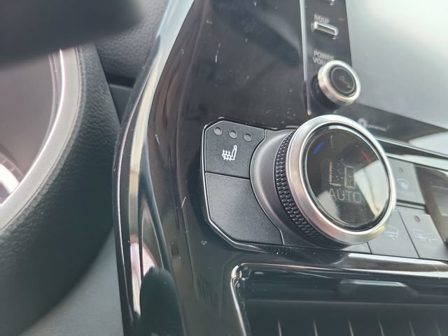 Used 2022 Toyota Highlander XLE FWD image 29
